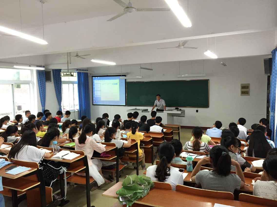 2015年6月10日储婉瑶张秋豪14酒店管理班此次交流会旨在使同学们更加