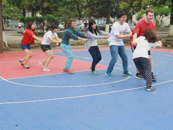 老鹰抓小鸡撕名牌